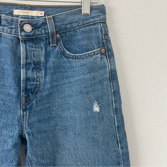Levi’s Wedgie Straight Raw Hem Distressed Jeans - Picture 3 of 6